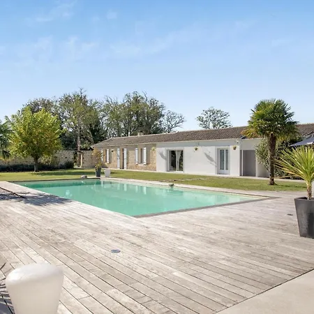 Charmante à Avec Piscine Privée Saint-Germain-dʼEsteuil