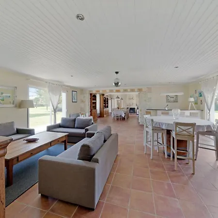 Charmante à Avec Piscine Privée