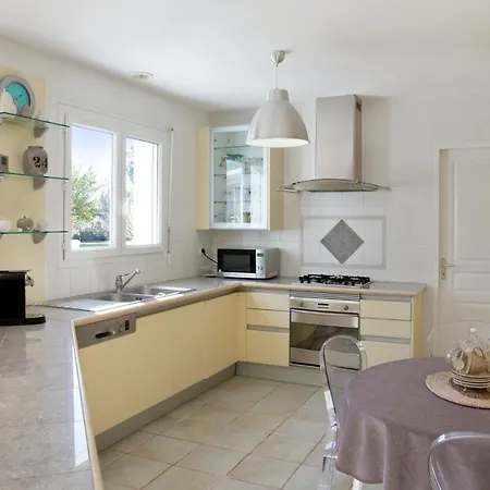 Villa Charmante à Avec Piscine Privée