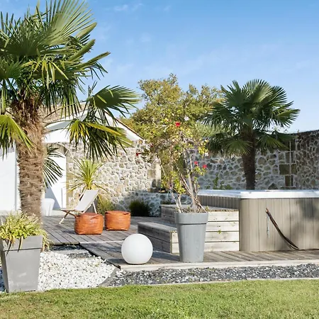 Charmante à Avec Piscine Privée Villa Saint-Germain-dʼEsteuil