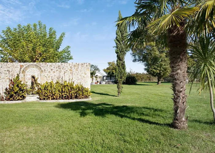 Charmante A Avec Piscine Privee Saint-Germain-dʼEsteuil